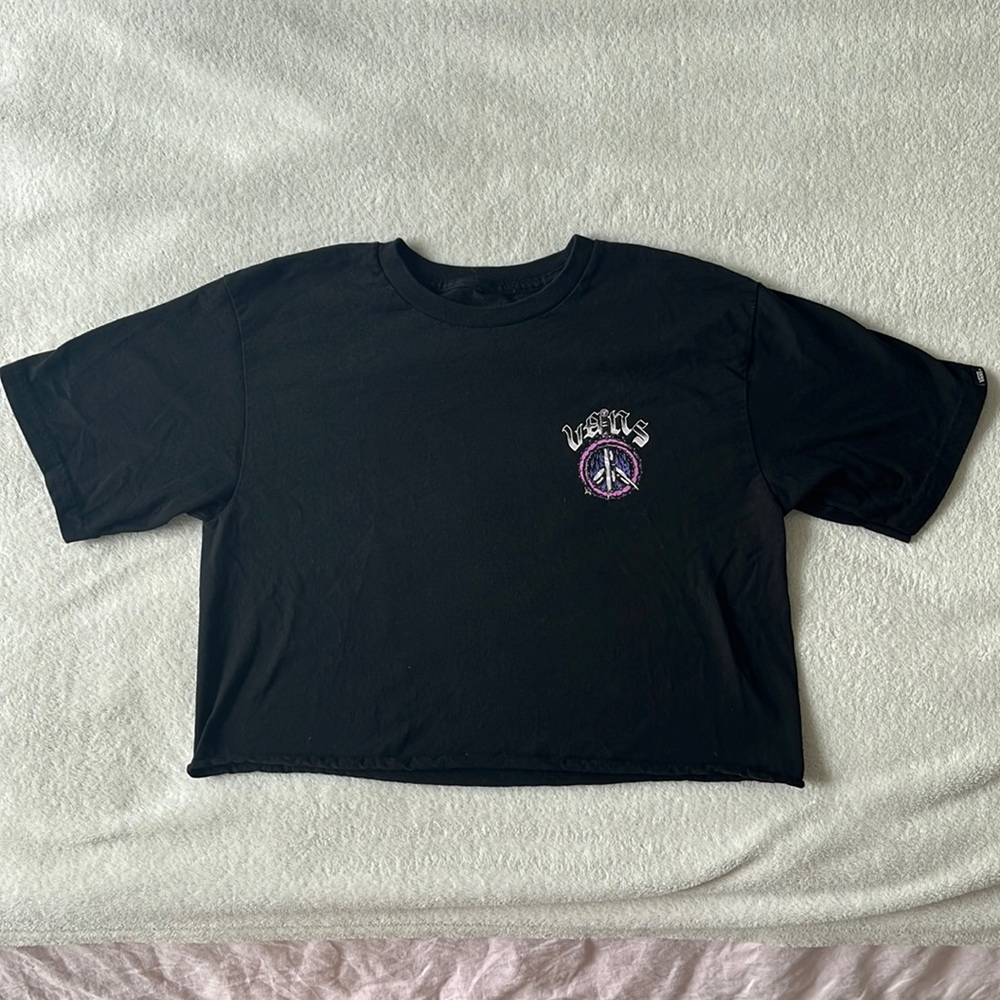 BLACK CROPPED VANS TEE